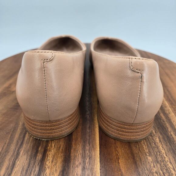 Clarks Heels Womens 11 Wide Beige Leather Pointed Toe Career Slip On Pumps Shoes - Picture 5 of 8